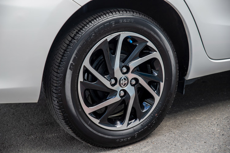 道路駕駛使用輪胎